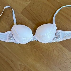 32A padded bra light pink lace accent